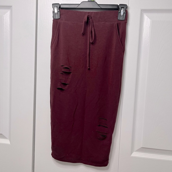 FASHION NOVA BURGUNDY MIDI SKIRT AND TOP SET - Picture 5 of 7